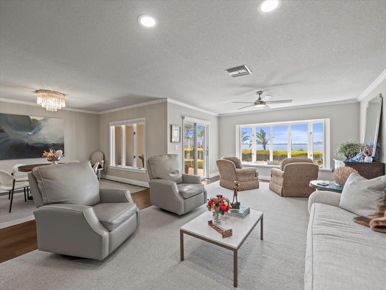 2087 EDGEWATER DR #C