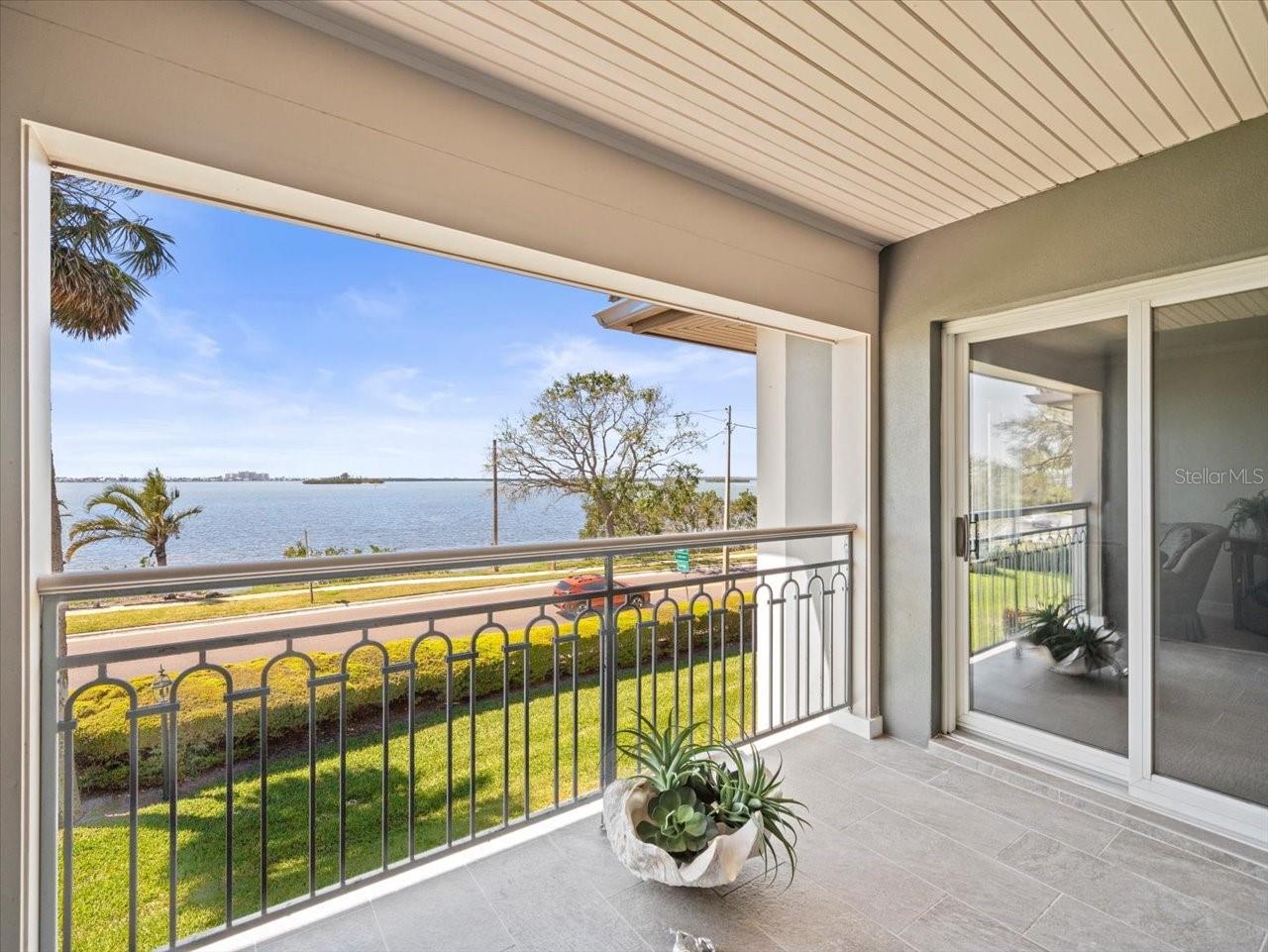 2087 EDGEWATER DR #C