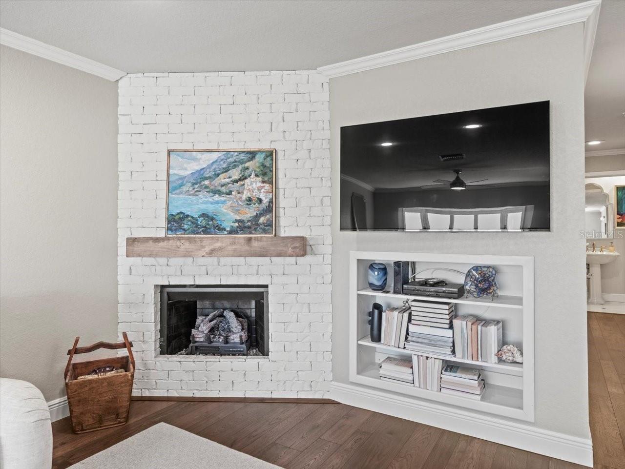 2087 EDGEWATER DR #C