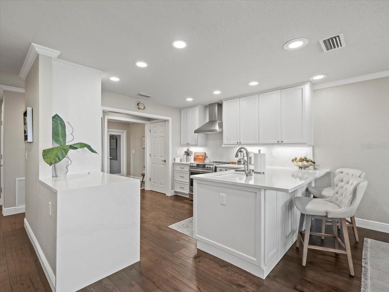 2087 EDGEWATER DR #C