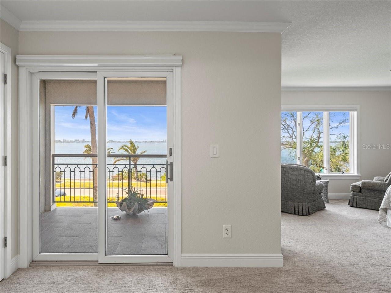 2087 EDGEWATER DR #C