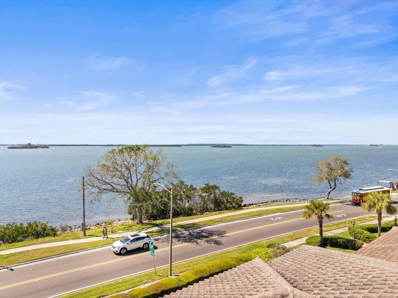 2087 EDGEWATER DR #C