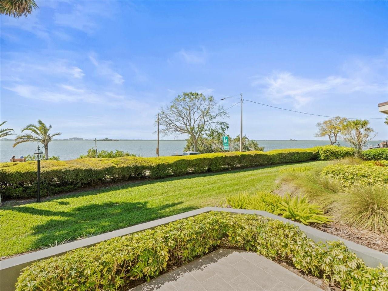 2087 EDGEWATER DR #C