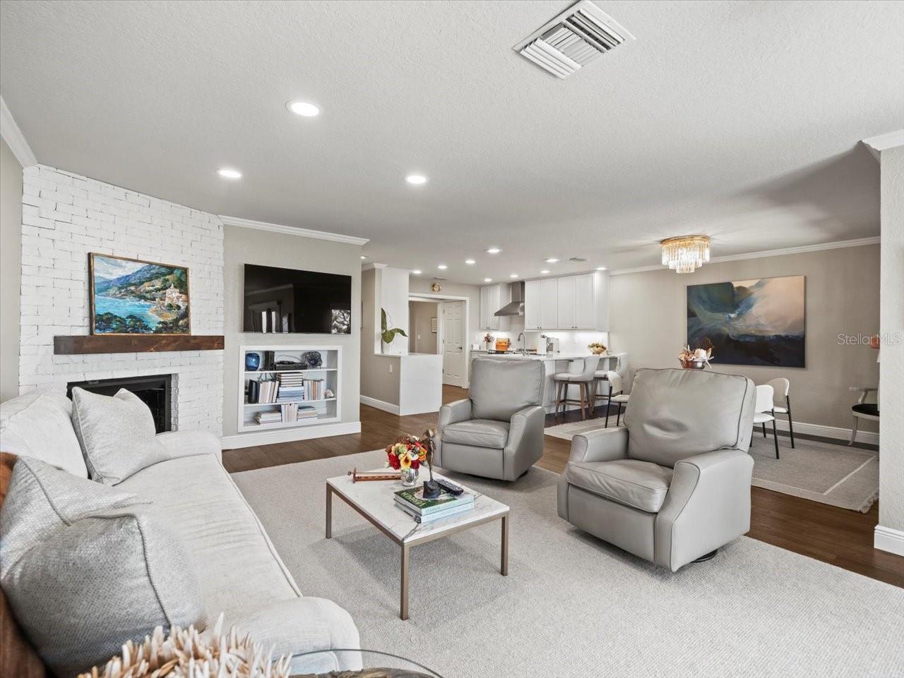 2087 EDGEWATER DR #C