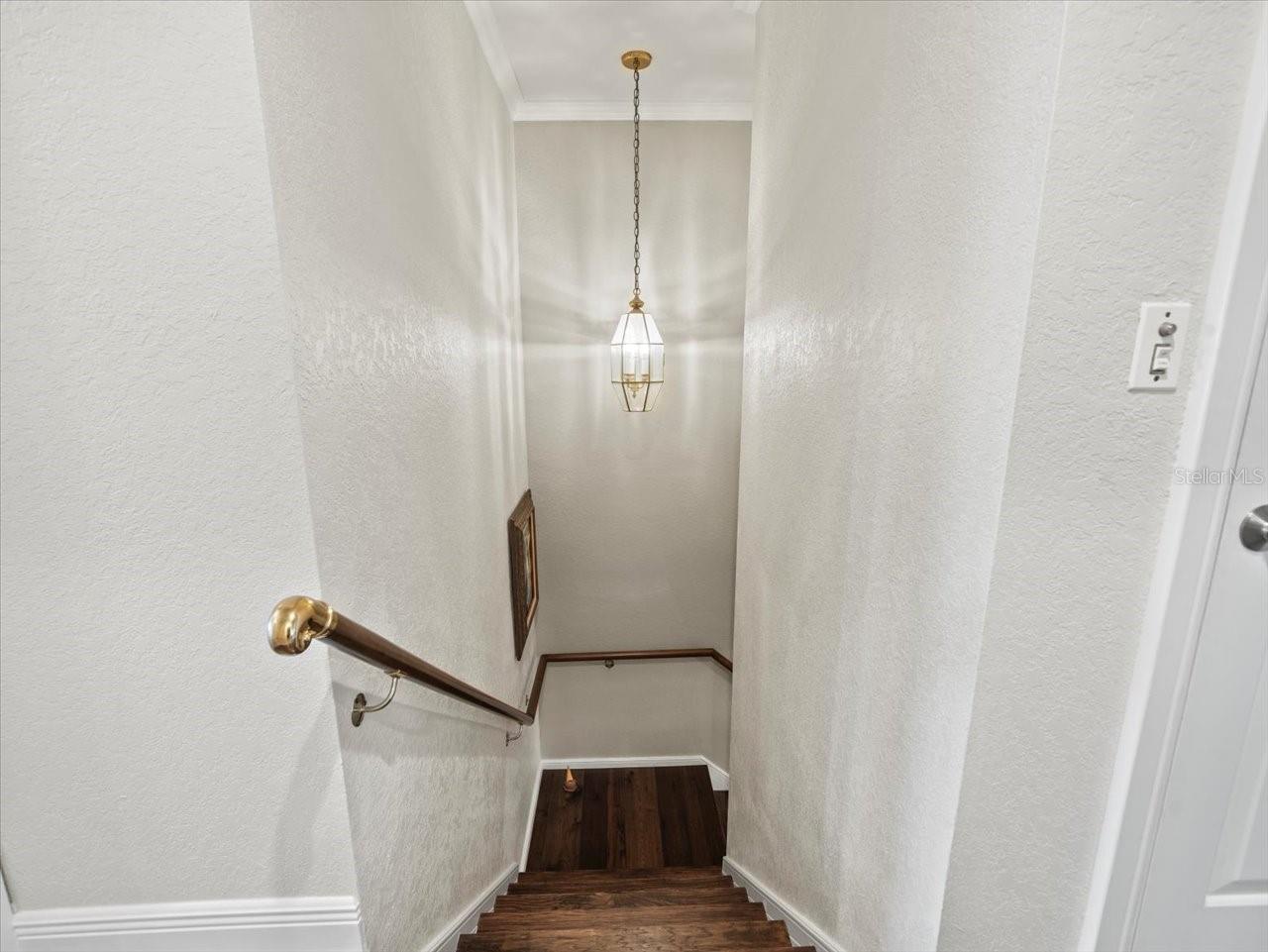 2087 EDGEWATER DR #C