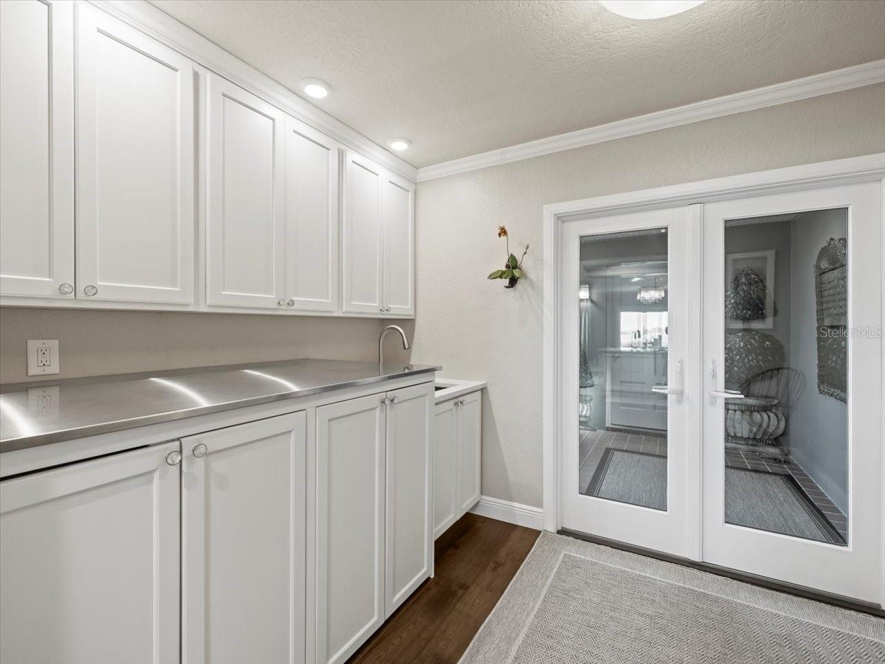 2087 EDGEWATER DR #C