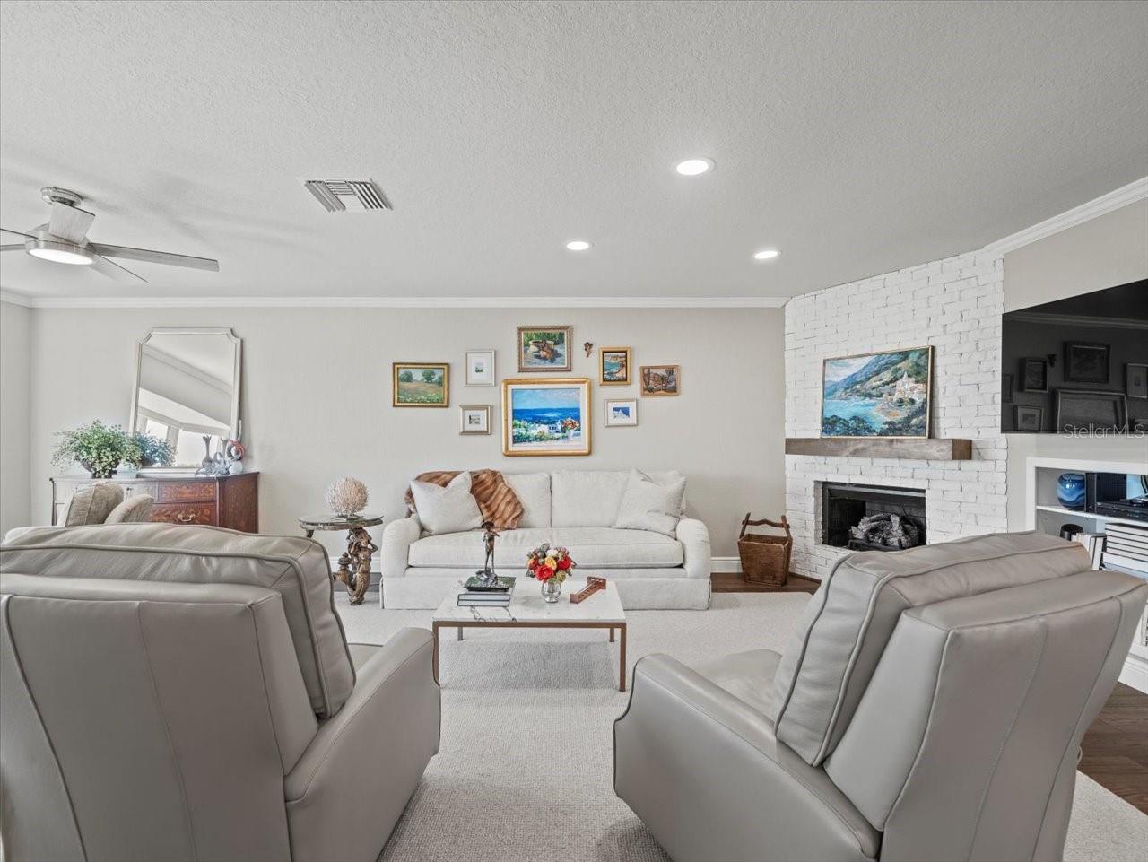 2087 EDGEWATER DR #C