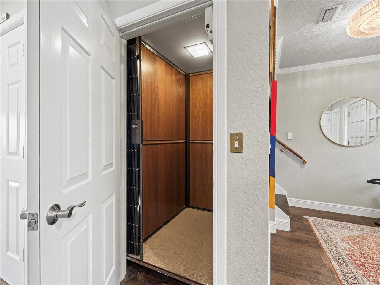 2087 EDGEWATER DR #C