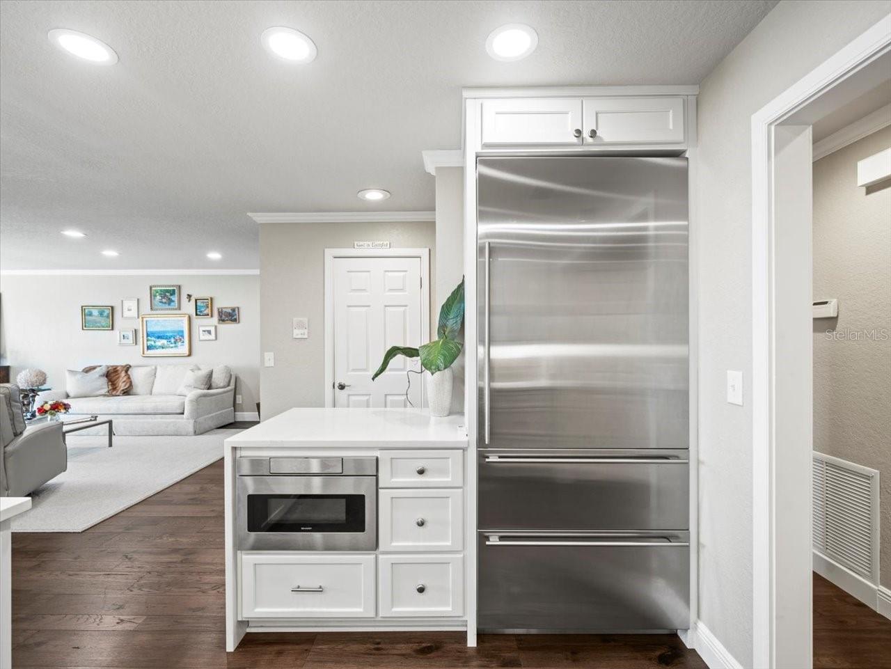 2087 EDGEWATER DR #C