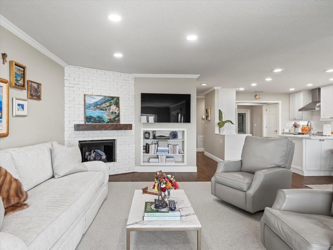 2087 EDGEWATER DR #C