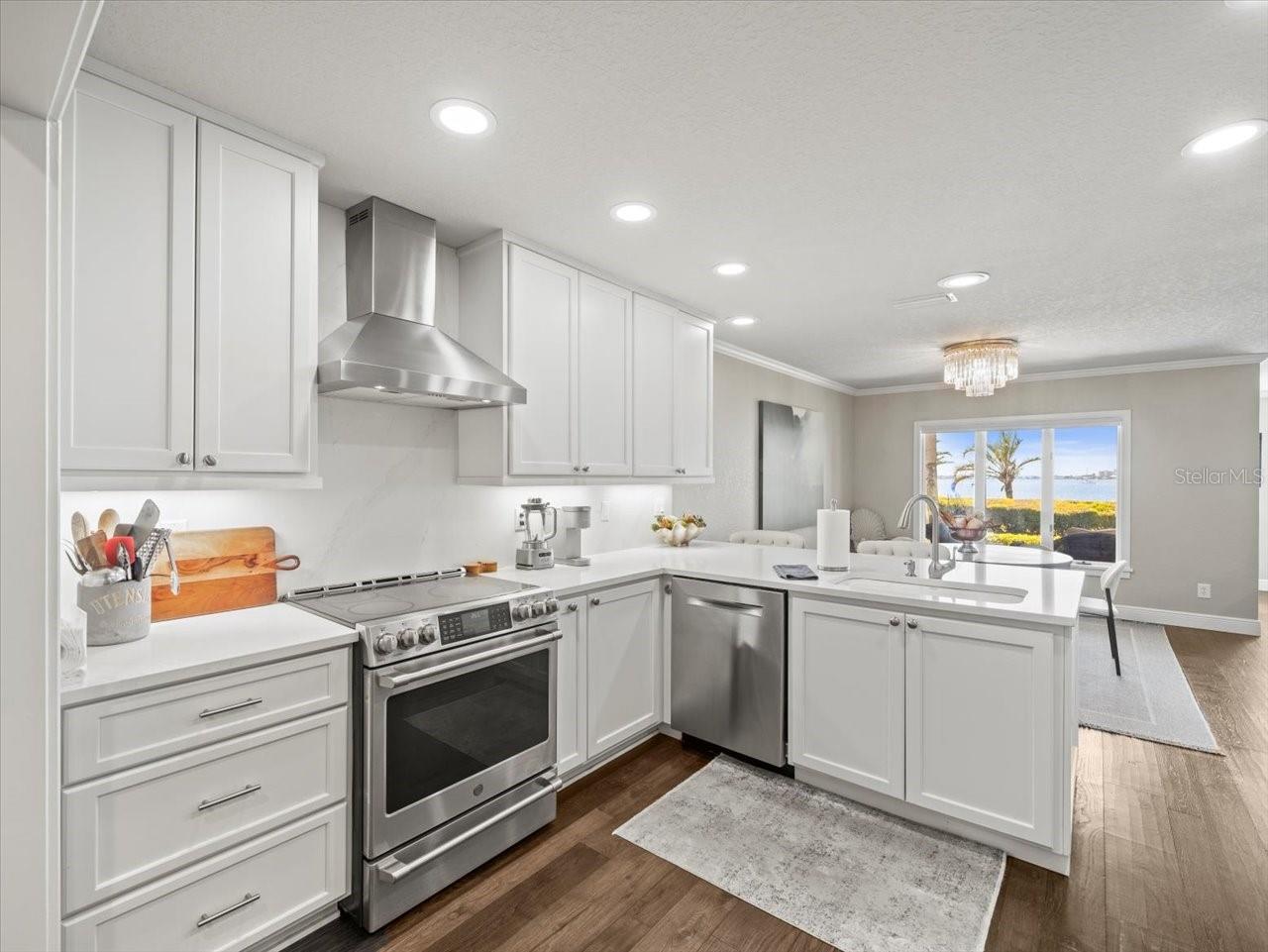 2087 EDGEWATER DR #C