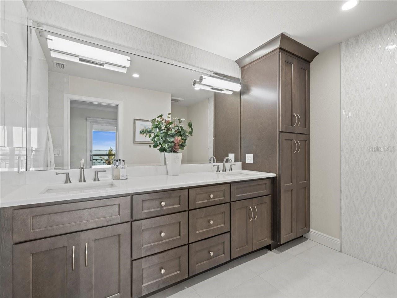 2087 EDGEWATER DR #C