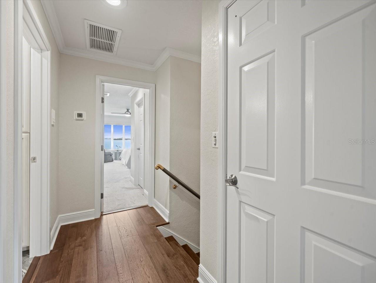 2087 EDGEWATER DR #C