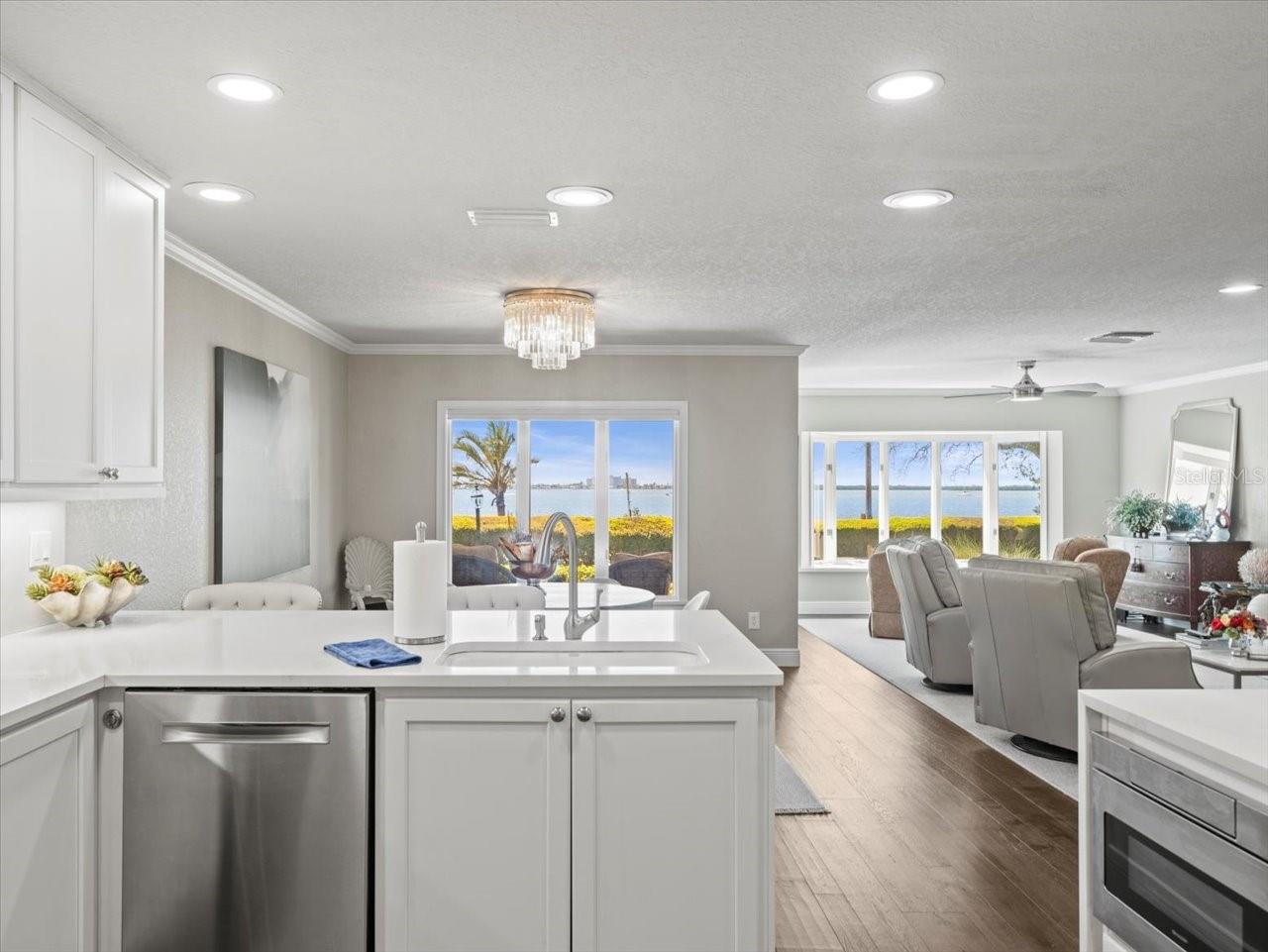 2087 EDGEWATER DR #C