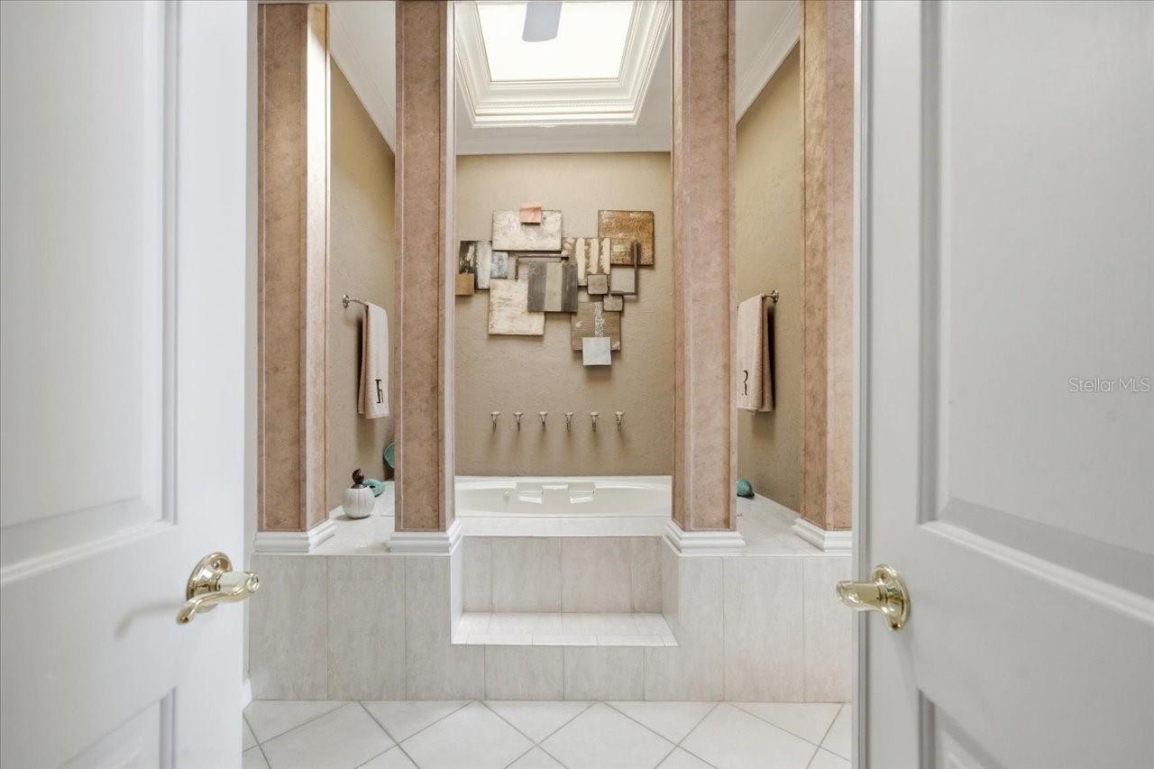 2035 INDIAN CREEK CT