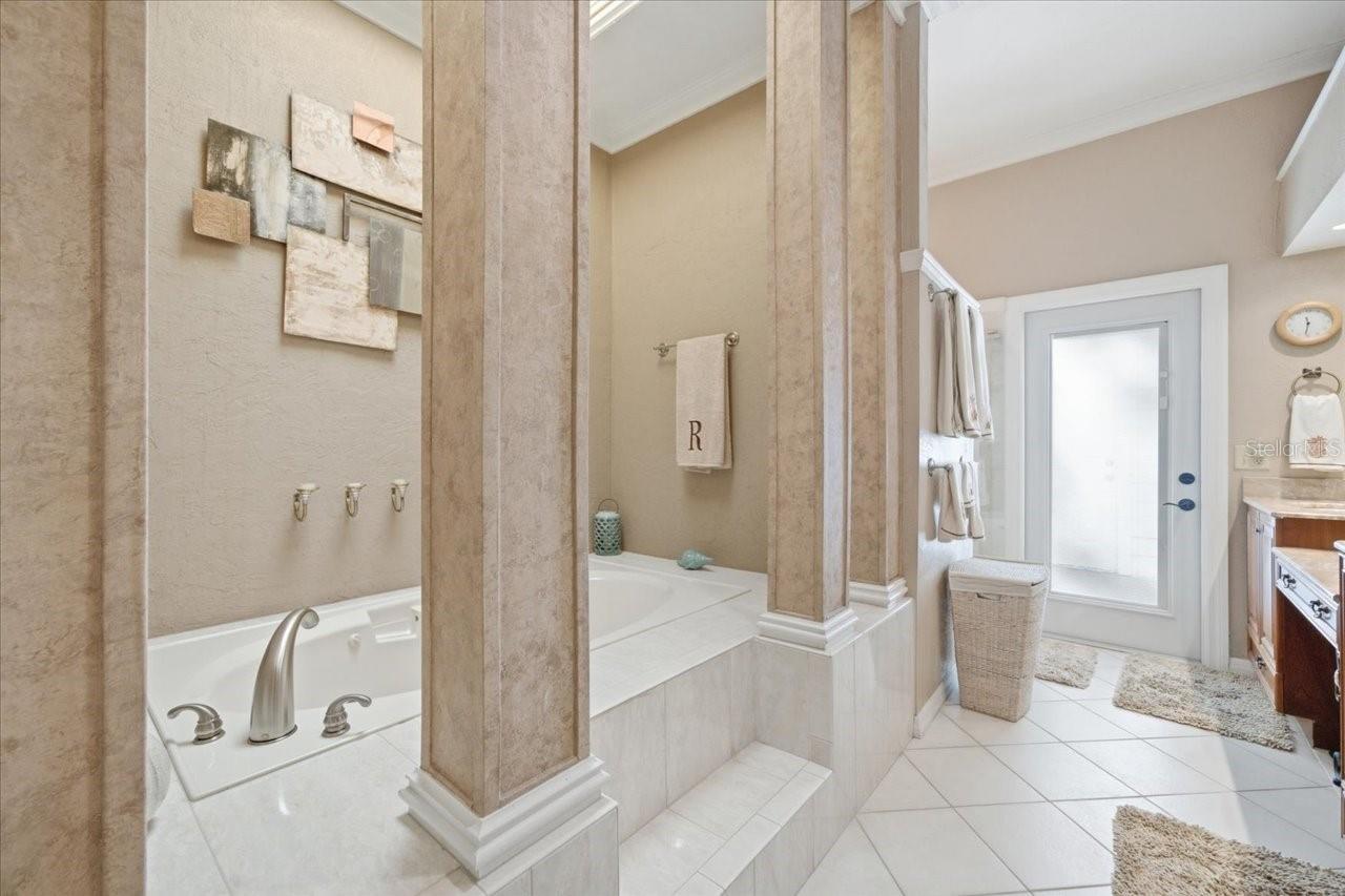 2035 INDIAN CREEK CT