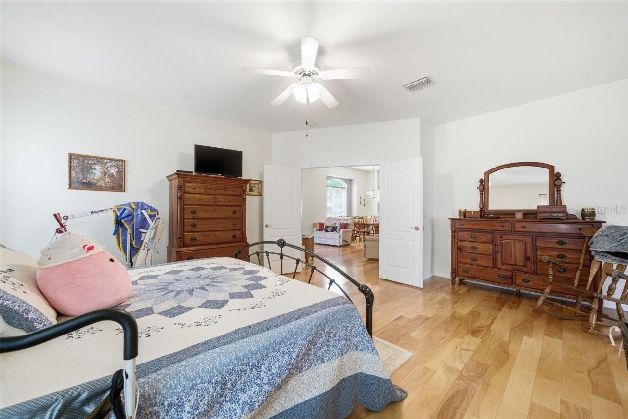 1154 SARAH CT