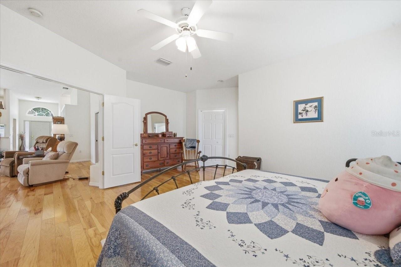1154 SARAH CT