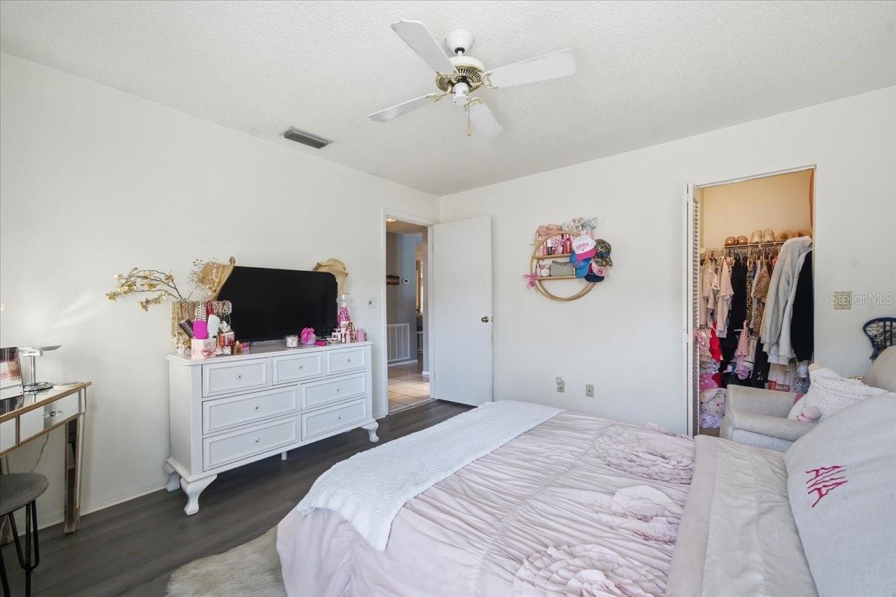 798 COUNTRYSHIRE LN