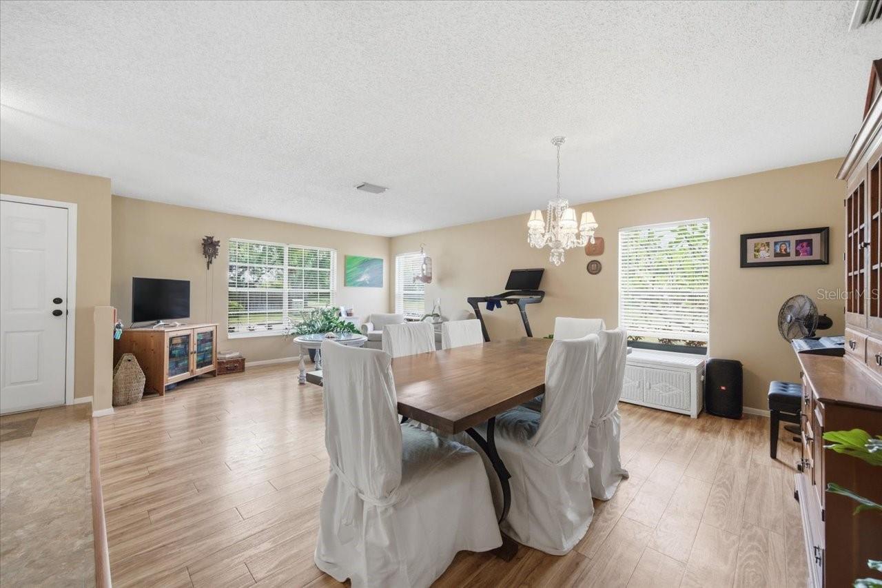 798 COUNTRYSHIRE LN