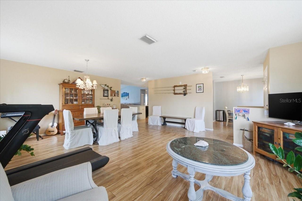 798 COUNTRYSHIRE LN