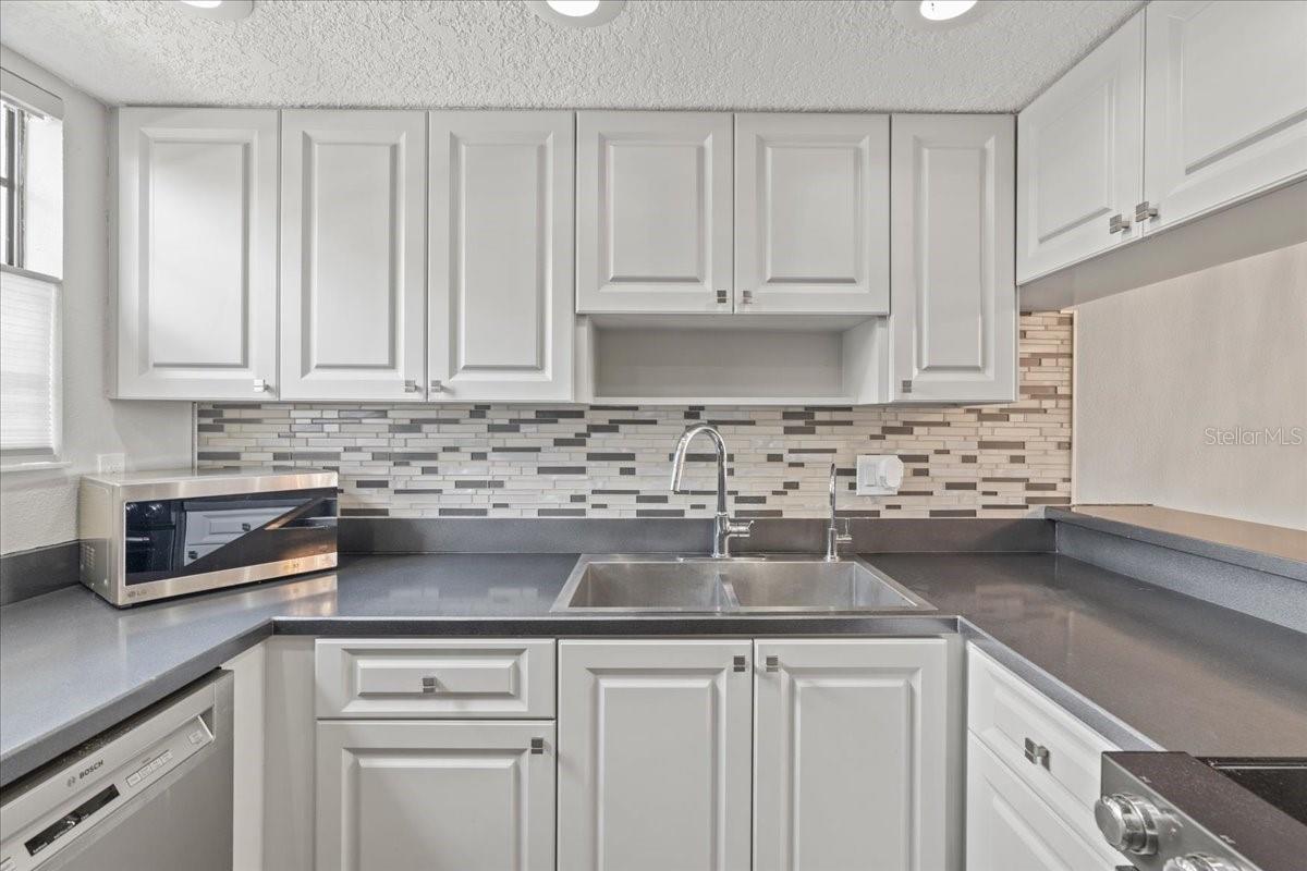 9209 SEMINOLE BOULEVARD Unit: 22