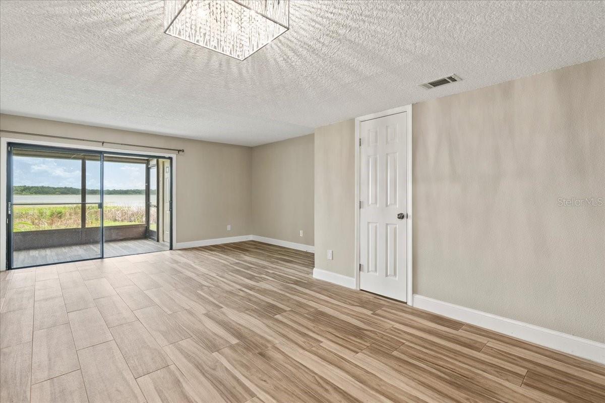 9209 SEMINOLE BOULEVARD Unit: 22