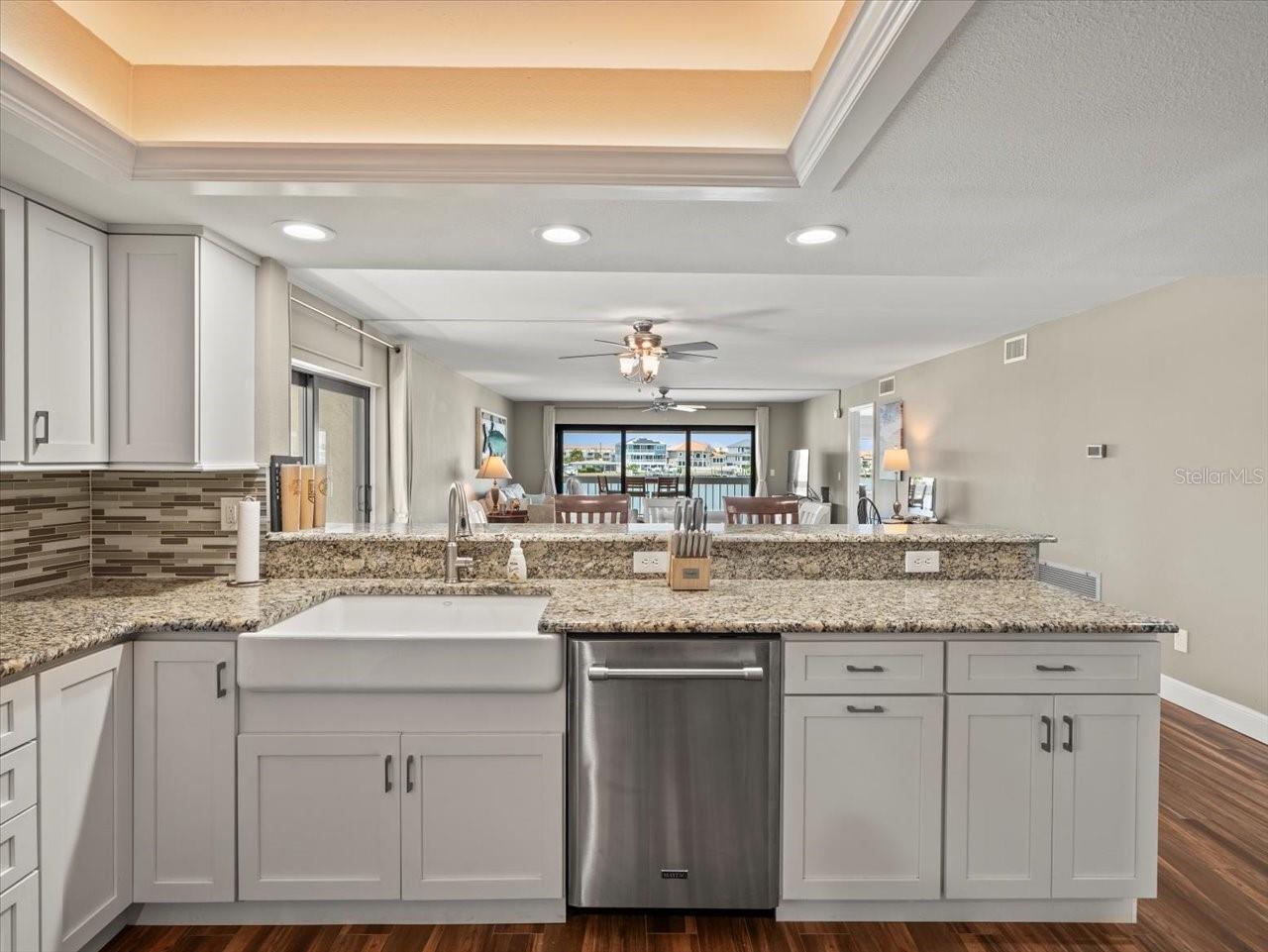 640 BAYWAY BLVD #101