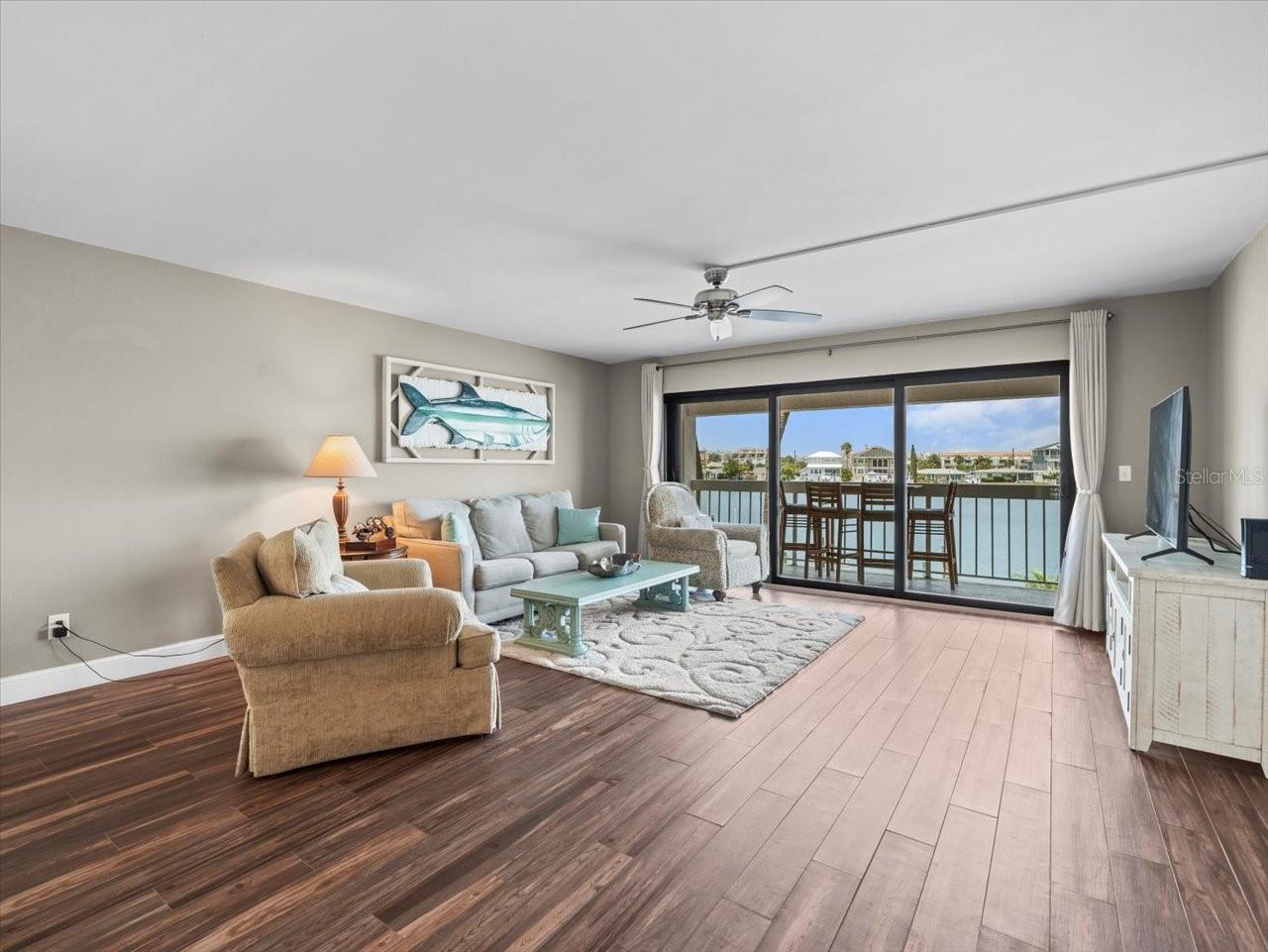 640 BAYWAY BLVD #101