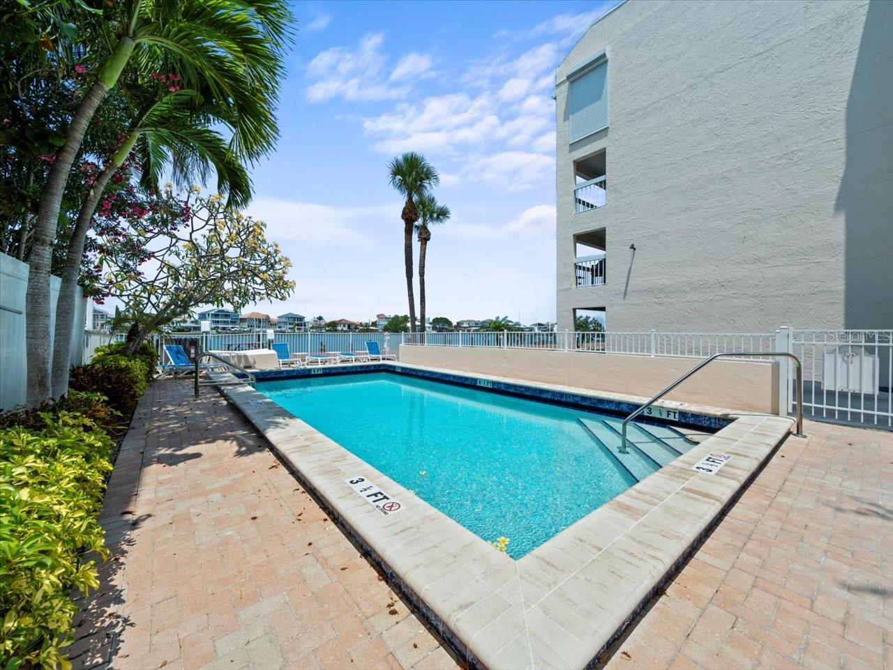 640 BAYWAY BLVD #101