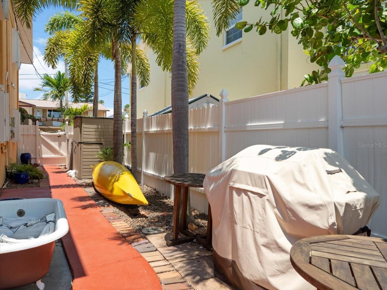 2683 ST JOSEPHS DR E