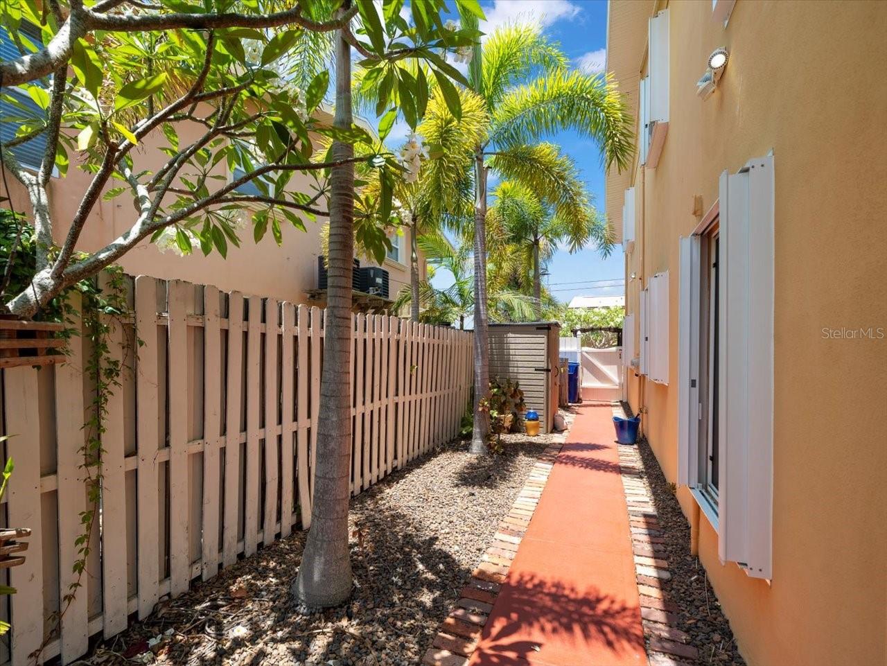 2683 ST JOSEPHS DR E