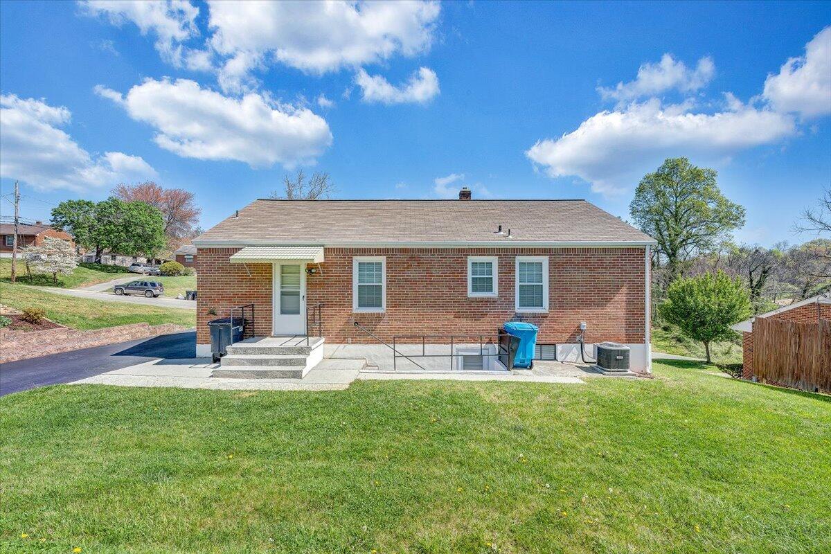 4510 Peach Tree DR NW