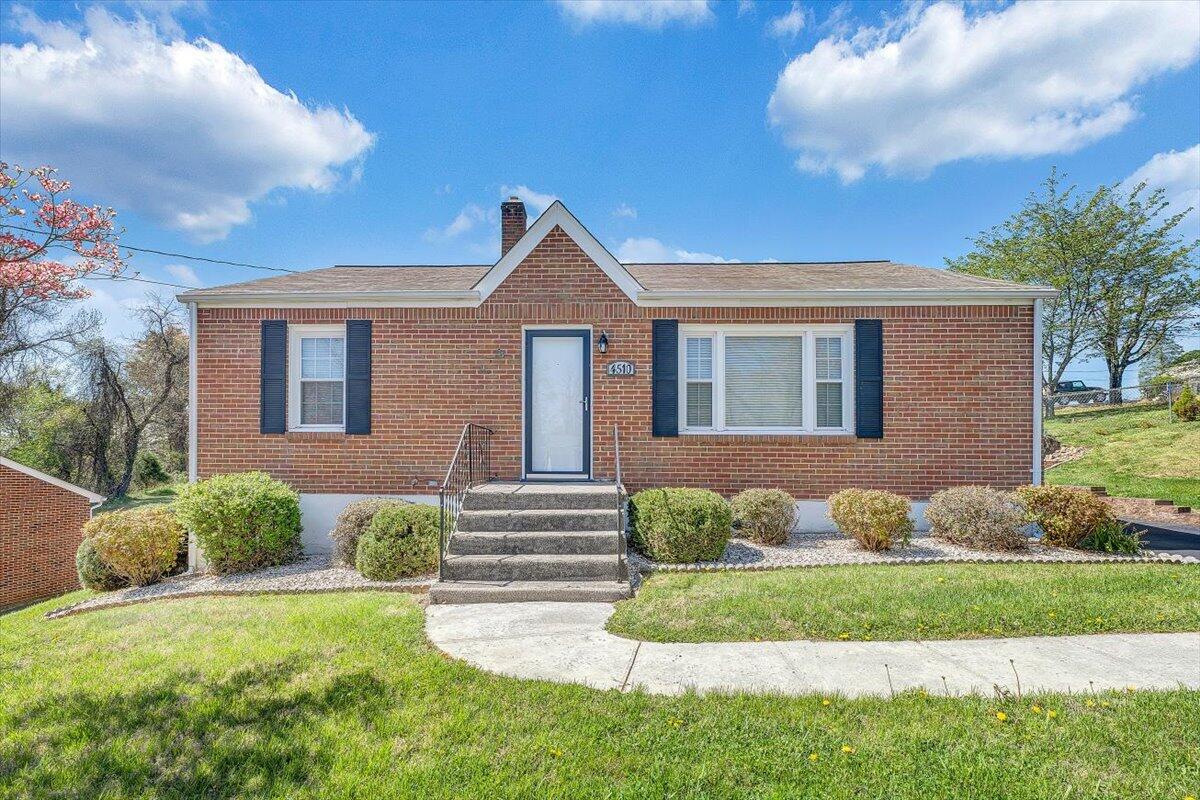 4510 Peach Tree DR NW