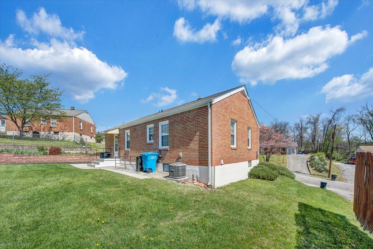 4510 Peach Tree DR NW