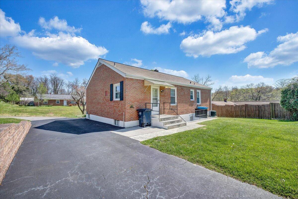 4510 Peach Tree DR NW