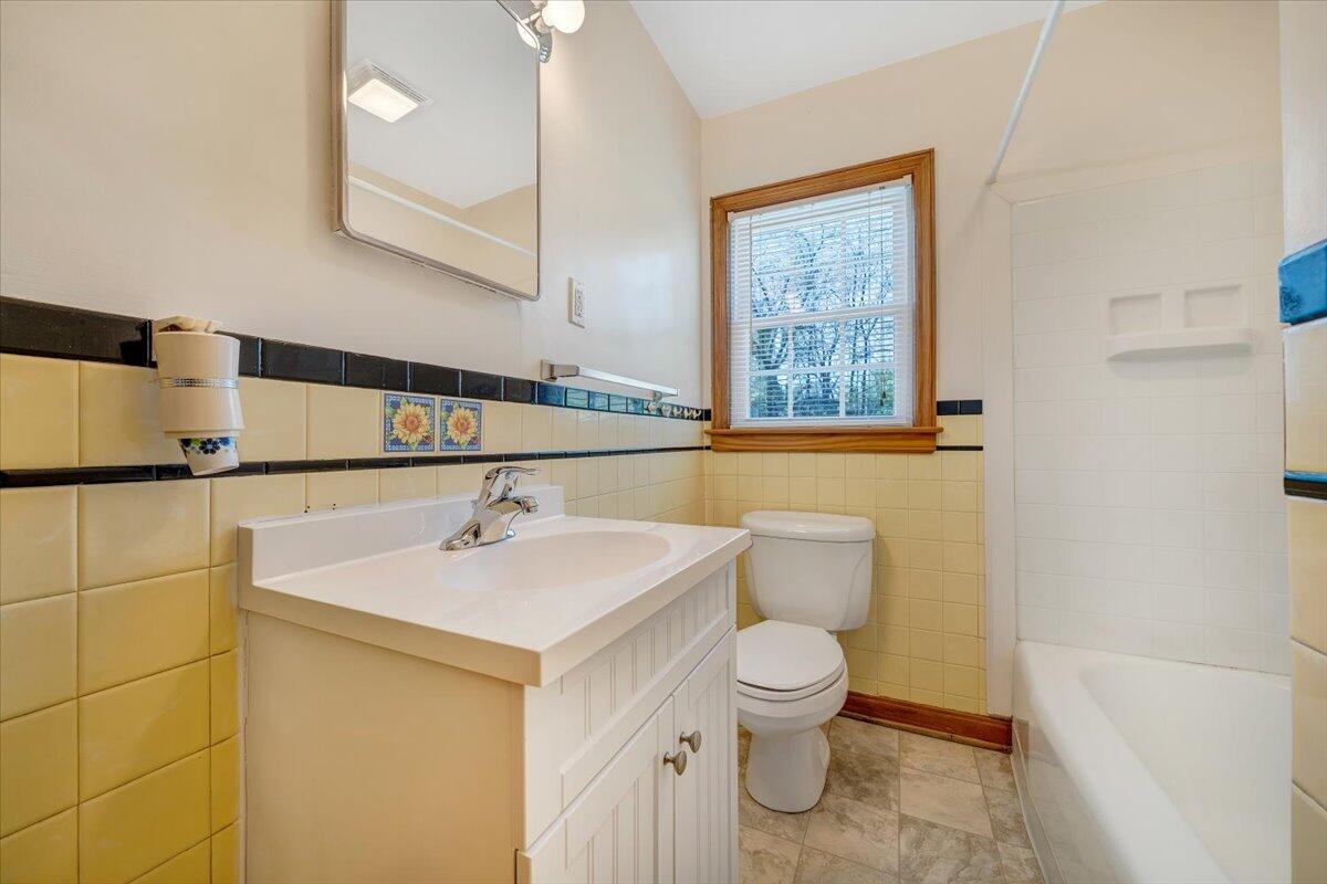 4510 Peach Tree DR NW