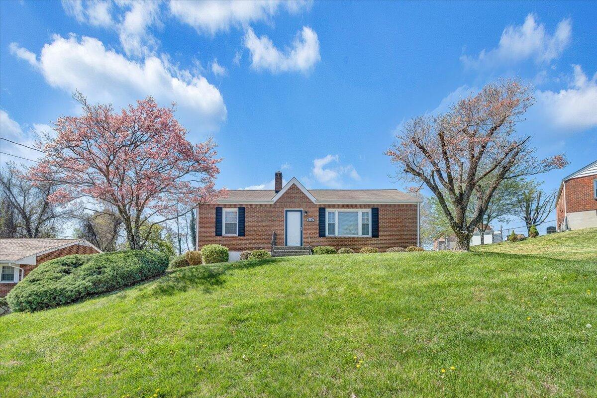 4510 Peach Tree DR NW