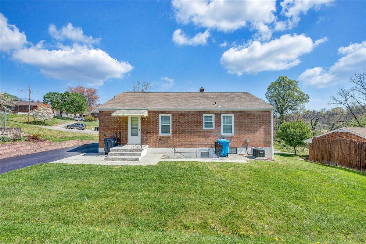 4510 Peach Tree DR NW