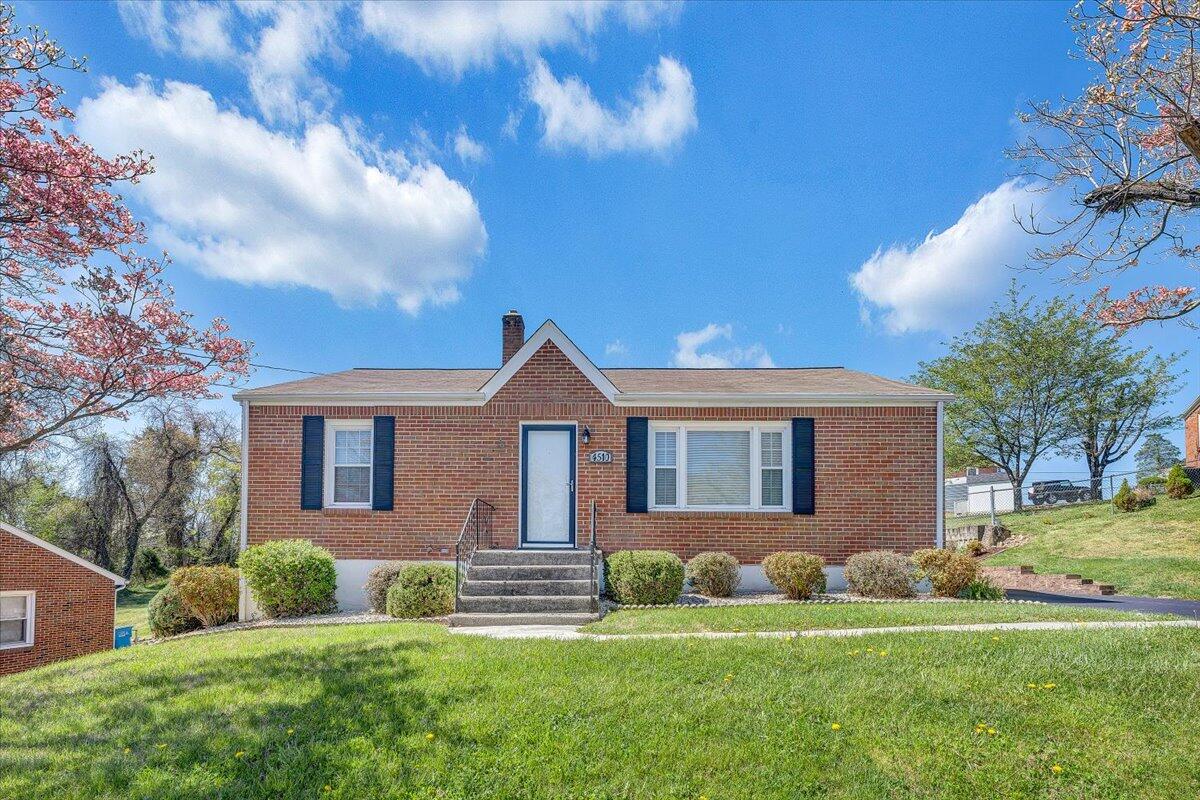 4510 Peach Tree DR NW