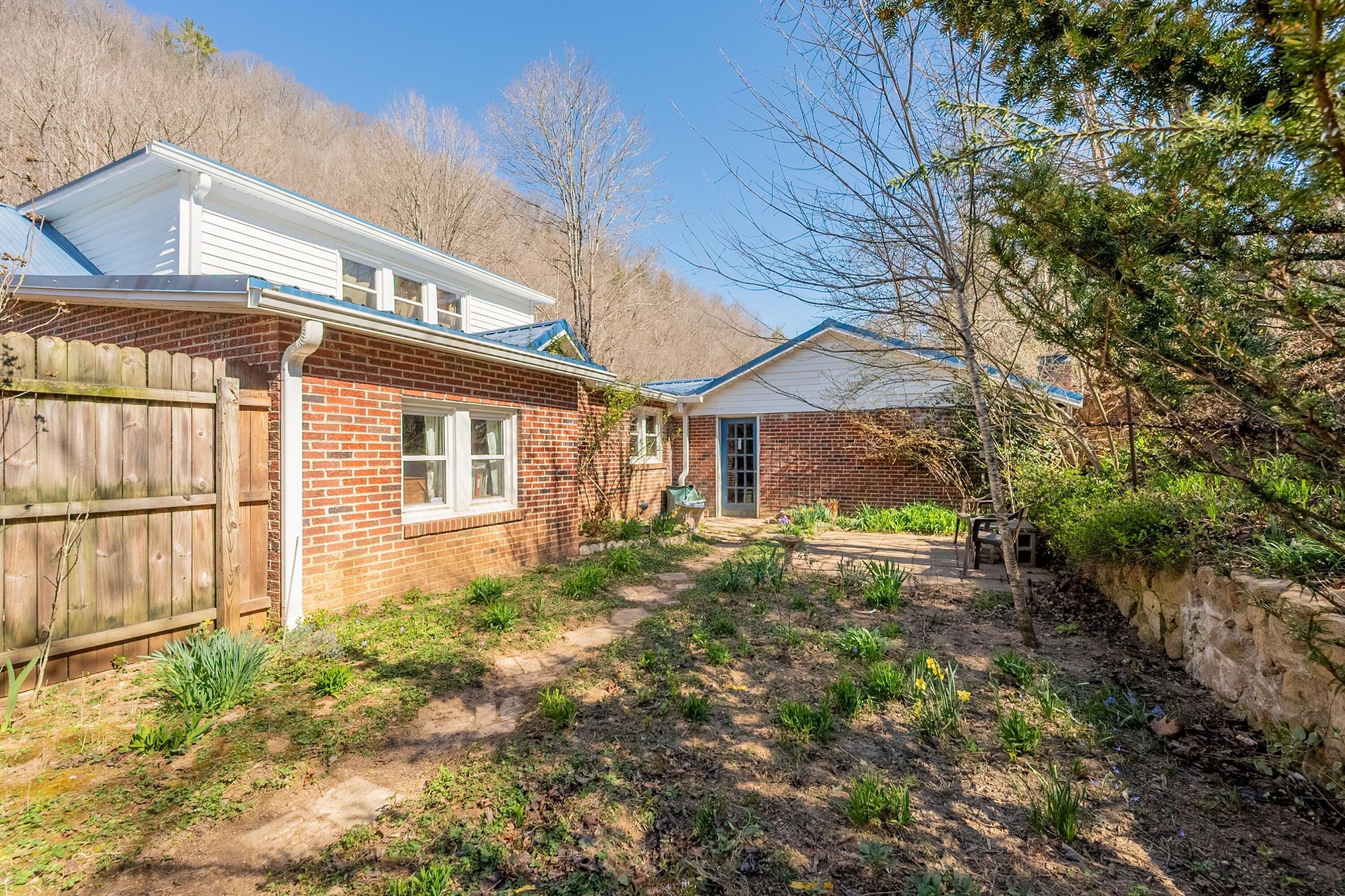 2529 Mount Pleasant RD