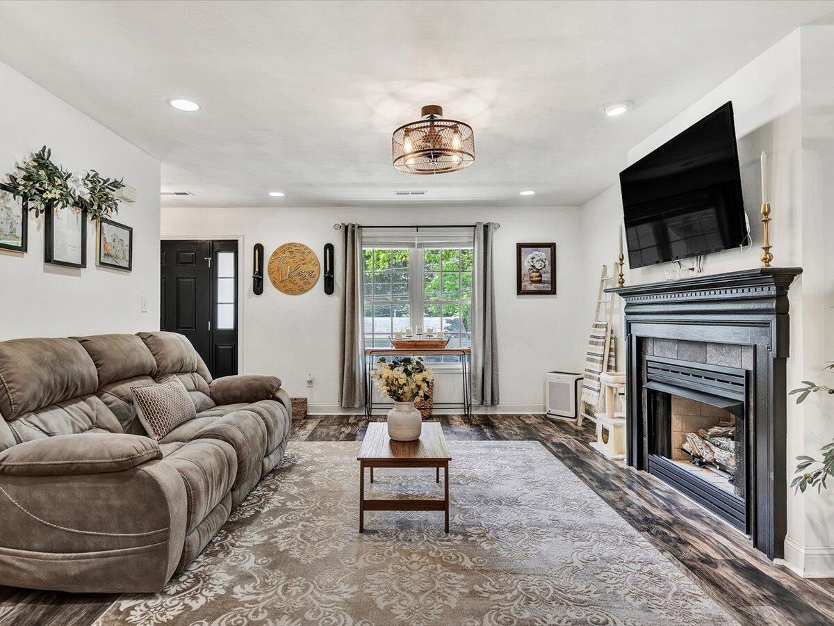 3410 Westmoreland DR