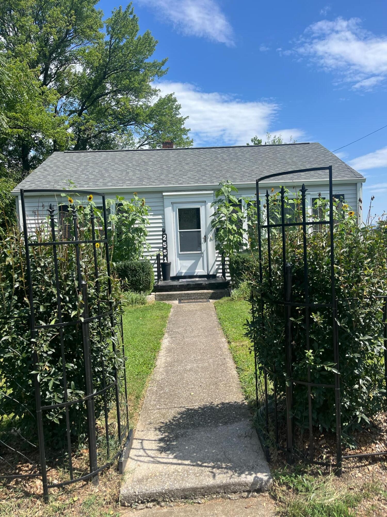 2551 Memorial AVE SW