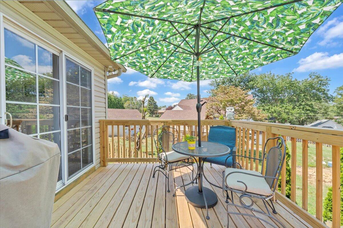 733 Hill AVE
