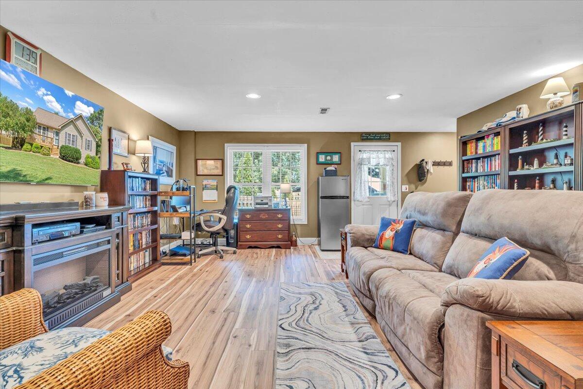 733 Hill AVE