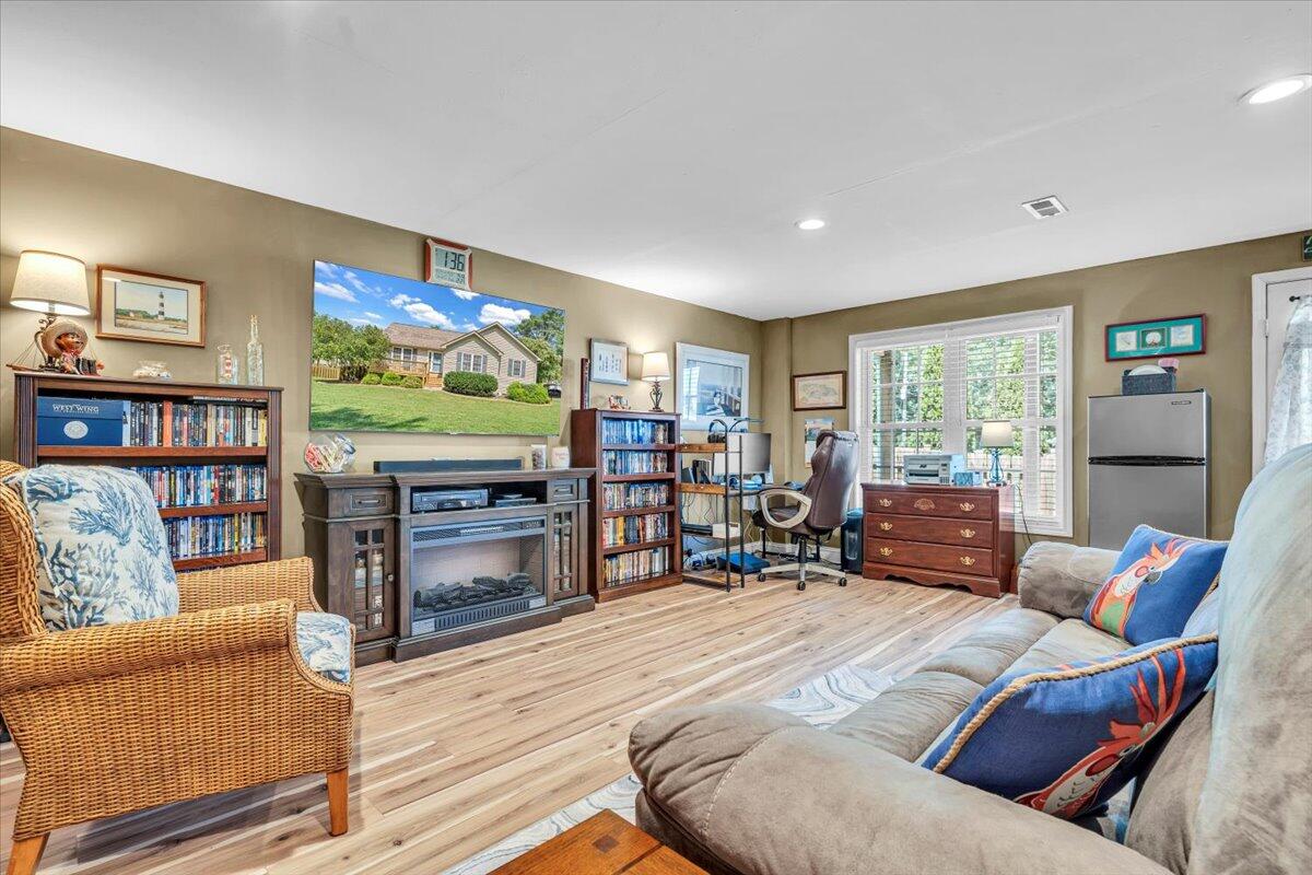 733 Hill AVE