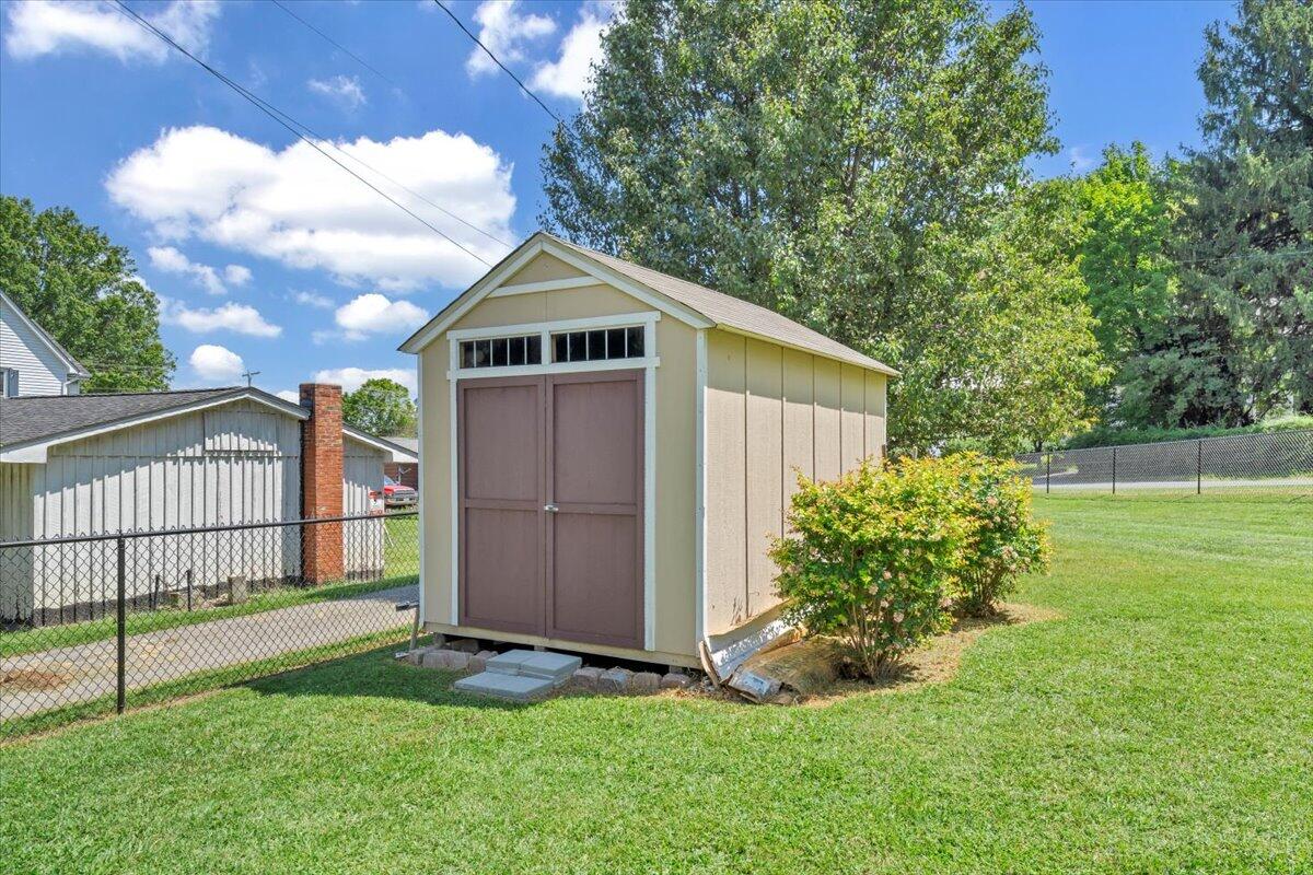 733 Hill AVE