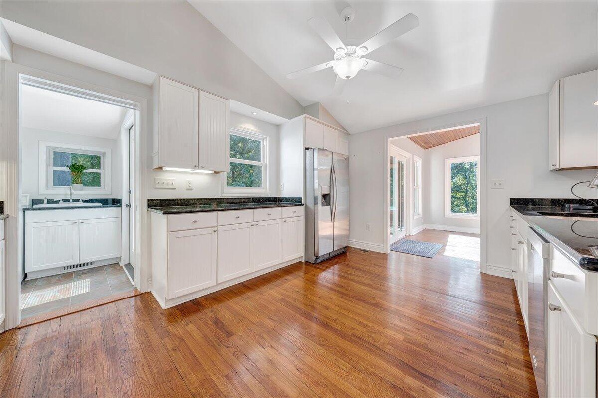 6041 Sunnycrest RD