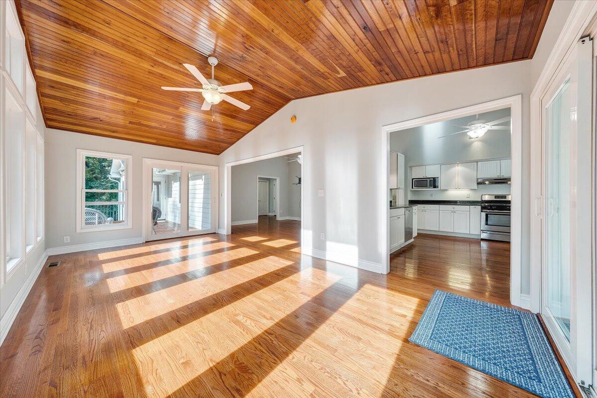 6041 Sunnycrest RD