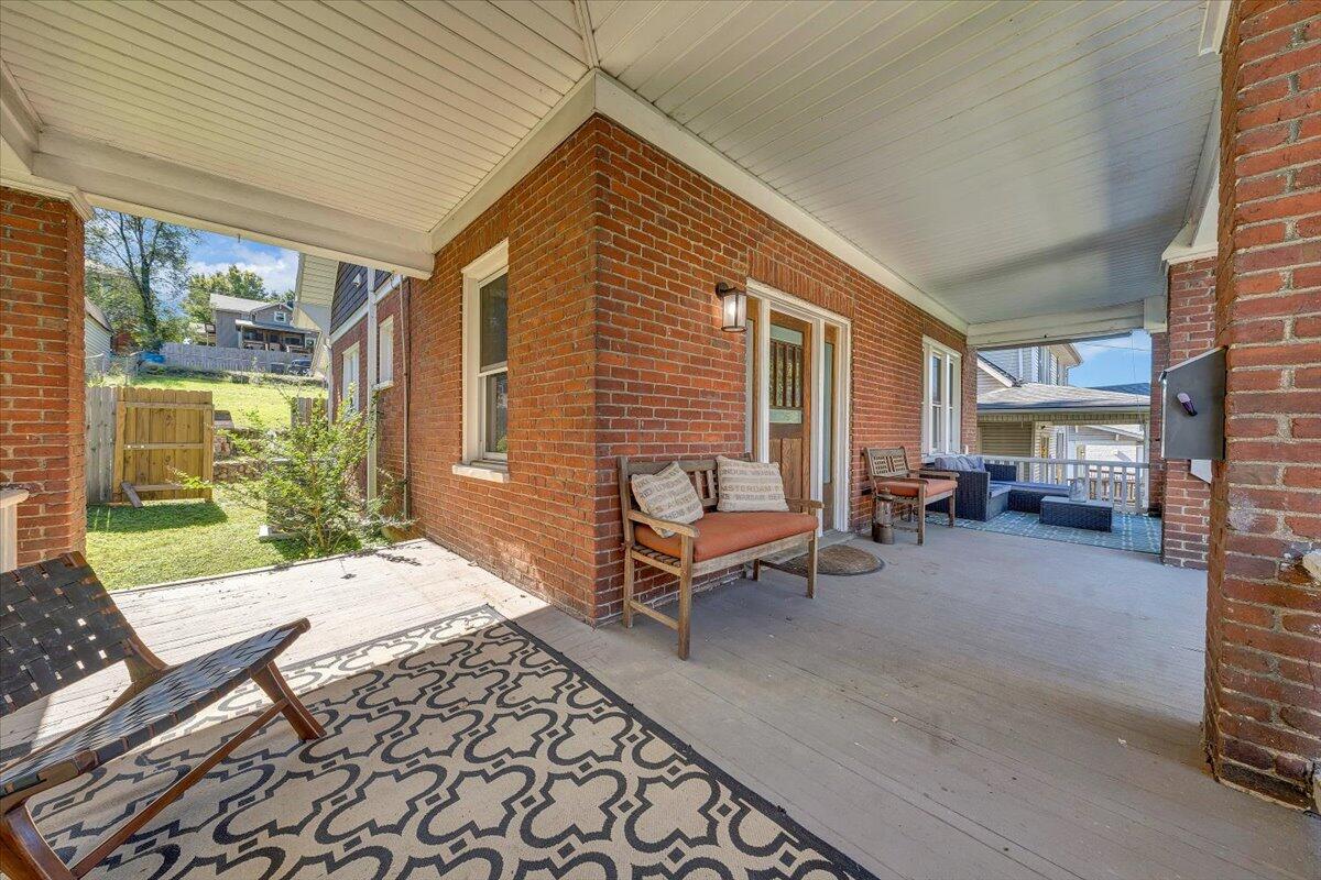 1718 Memorial AVE SW
